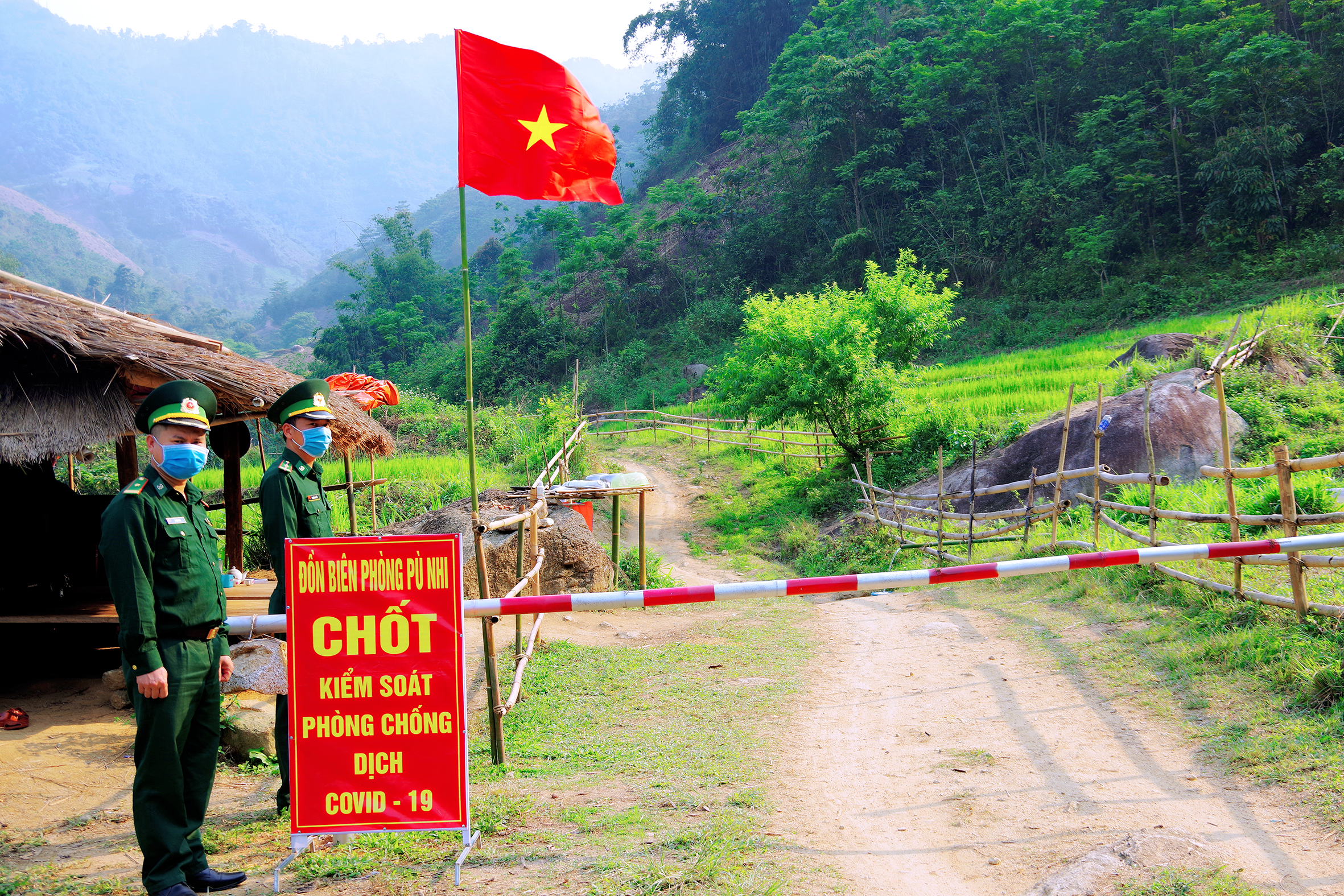 “Lá chắn thép” trên tuyến đầu chống dịch